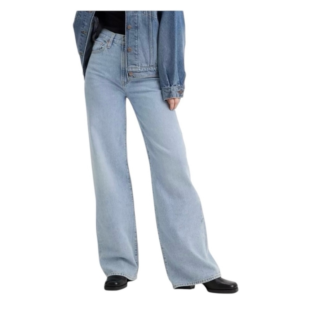 Levi’s Premium Ribcage Wide Leg Jean In Light Wash